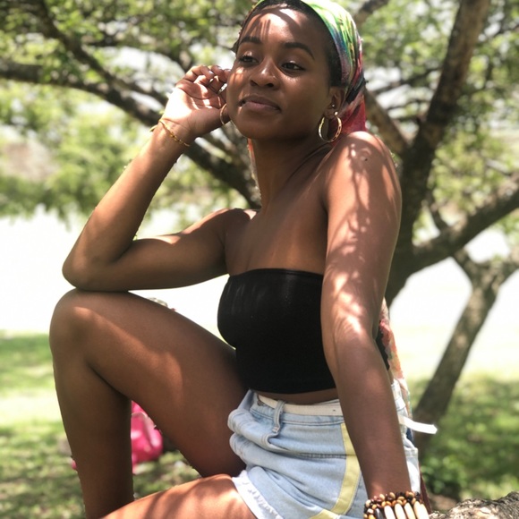 I’m a morning show producer with a love for comfortable fashion! - Picture 2 of 4